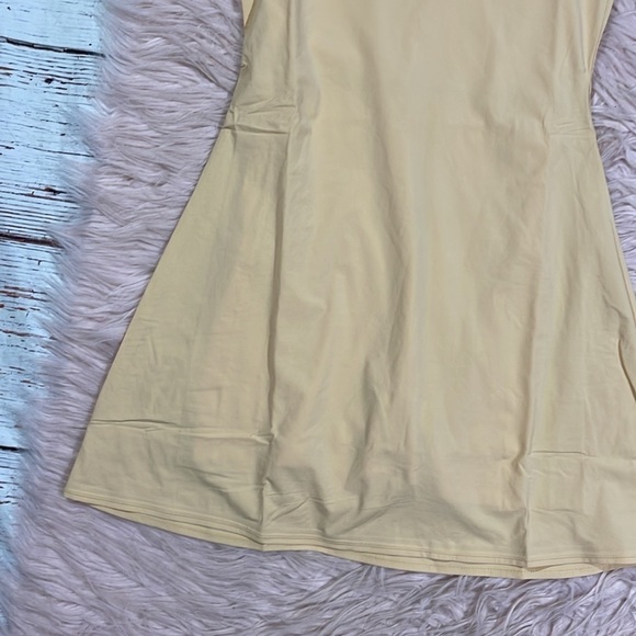 NWT Outdoor Voices Exercise Workout Athletic Dress in Toscana Cream - Picture 7 of 10
